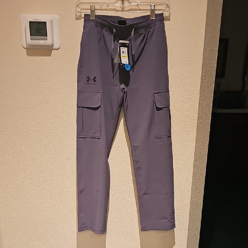 Boy M Under Armour Slate Cargo Pants/ Spyder Zip Up Sweatshirt